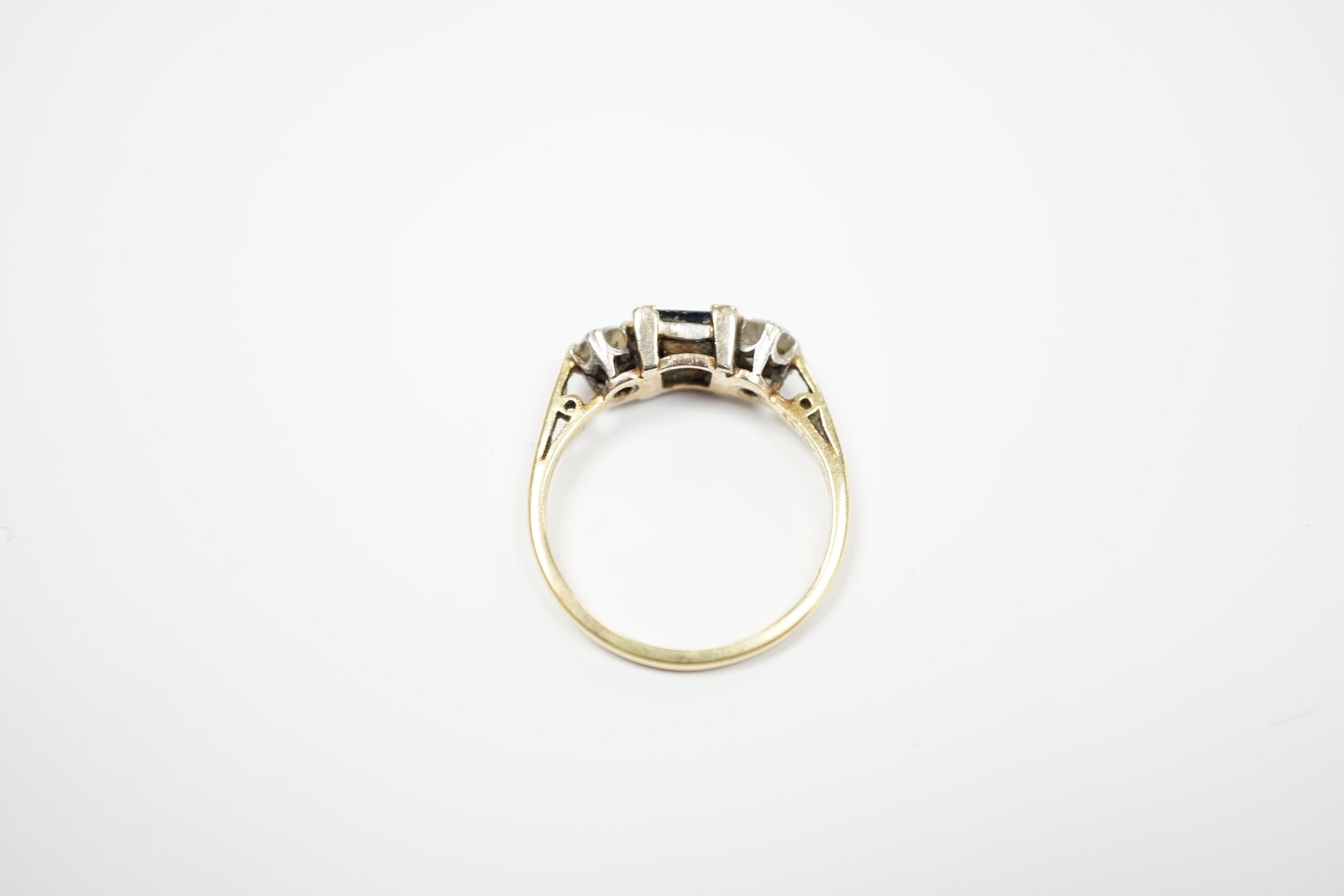 An 18ct gold, single stone sapphire and two stone diamond set ring, size O/P, gross weight 3.3 grams.